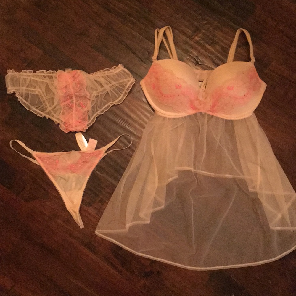 Victoria secret nighty 34D